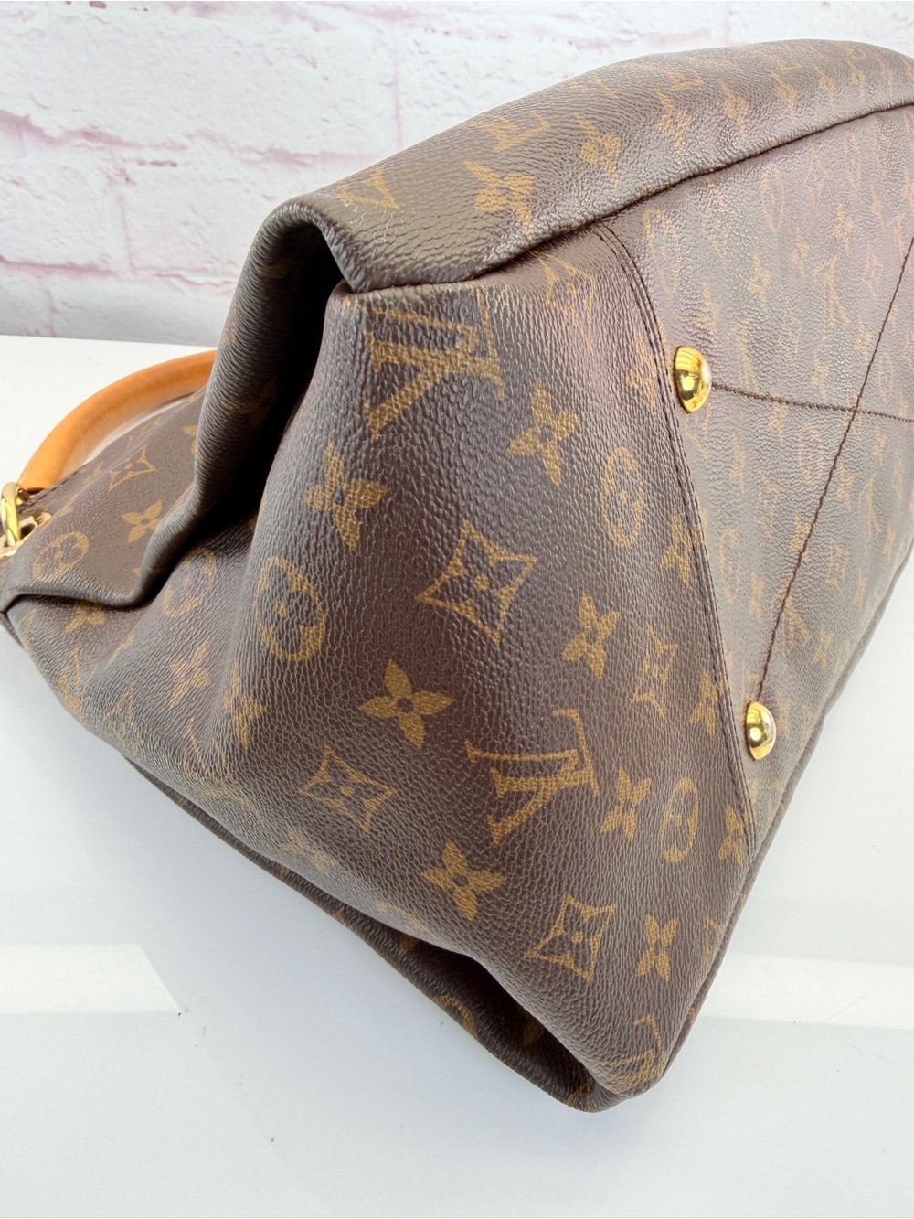 Louis Vuitton Monogram Artsy MM Shoulder Bag - Picture 8 of 12